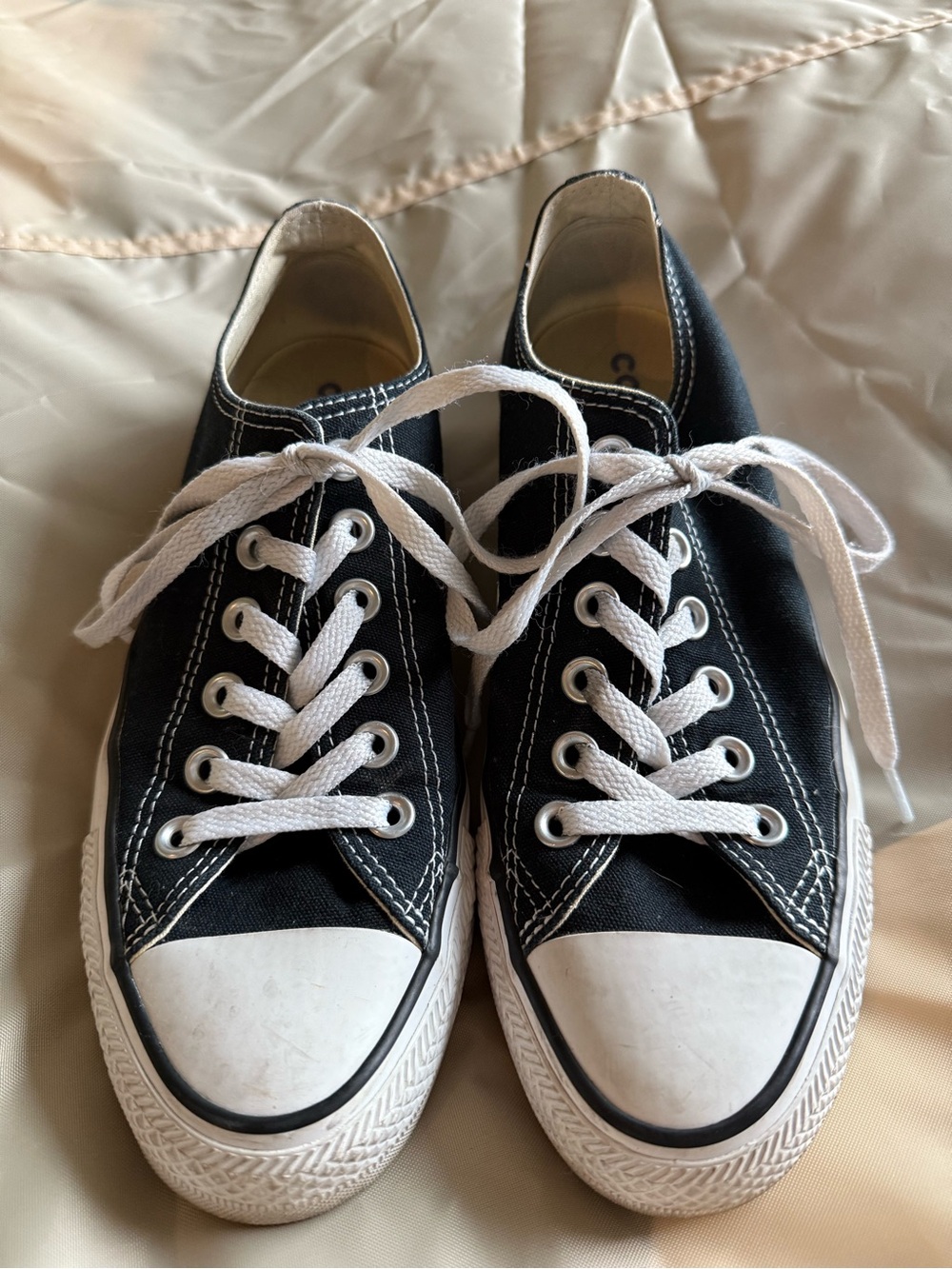 Black low top converse size 7